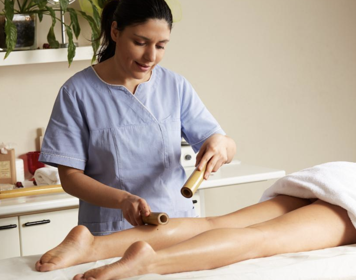 Massaggio con canne di bambù