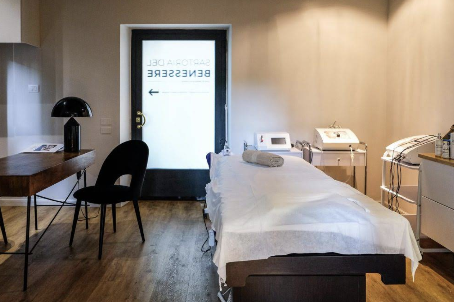 Sala trattamenti con macchinari professionali